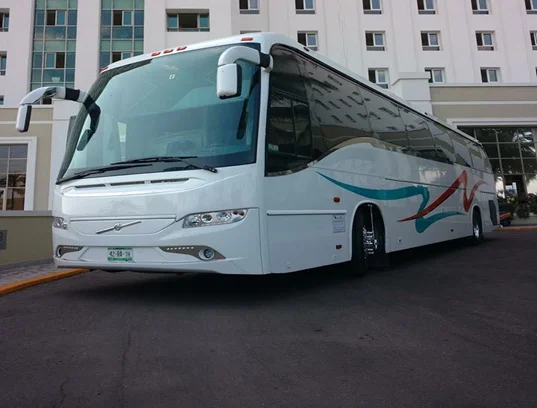 Transporte turístico cómodo para viaje a San Juan Cosalá