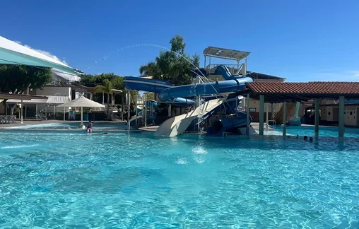 Albercas del balneario de aguas termales en San Juan Cosalá